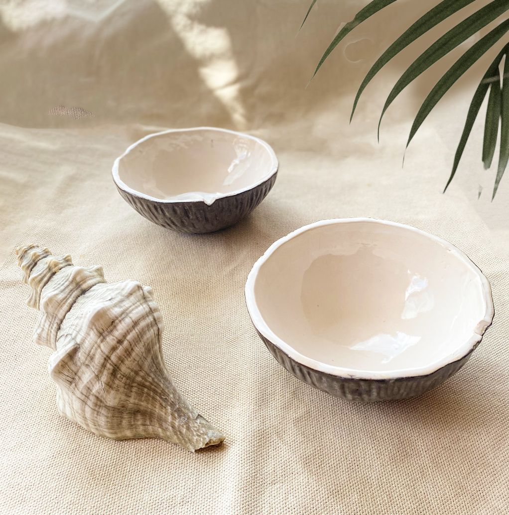 bowl de cerámica en forma de coco