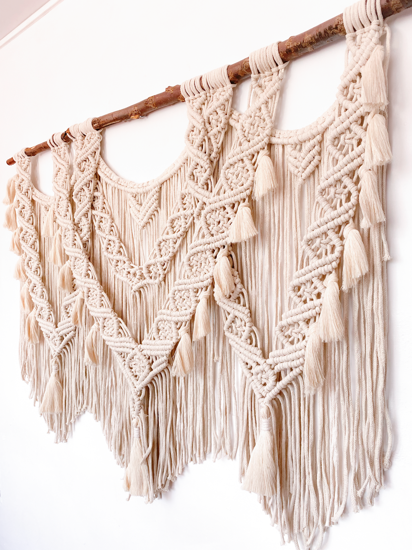 textil de pared macrame color hueso
