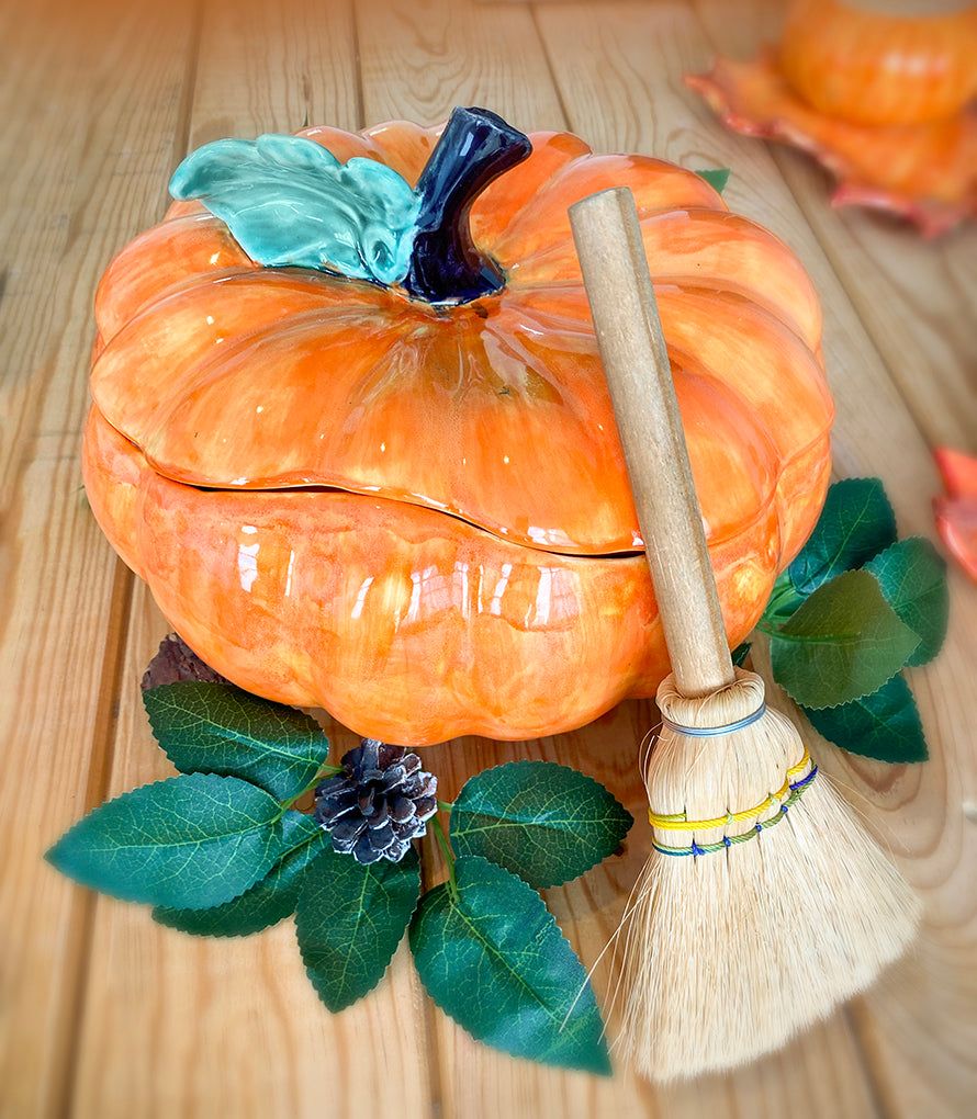 sopera de cerámica en forma de calabaza de otoño