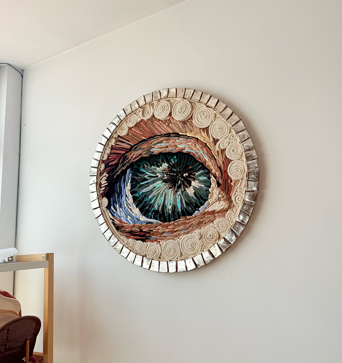 textil tejido en forma de ojo