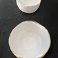 bowl de forma orgánica de cerámica, esmalatado en blanco con filo de oro de 14k